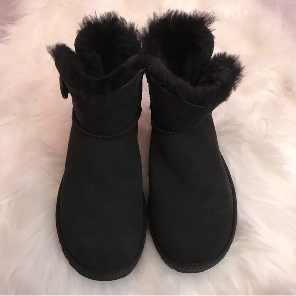 NWT Mini Bailey Button UGG Boots - Picture 4 of 5